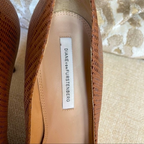 Diane von Furstenberg Saddle Lizard Print Leather Pumps w/Stacked Heels - 9 1/2 - Picture 5 of 8